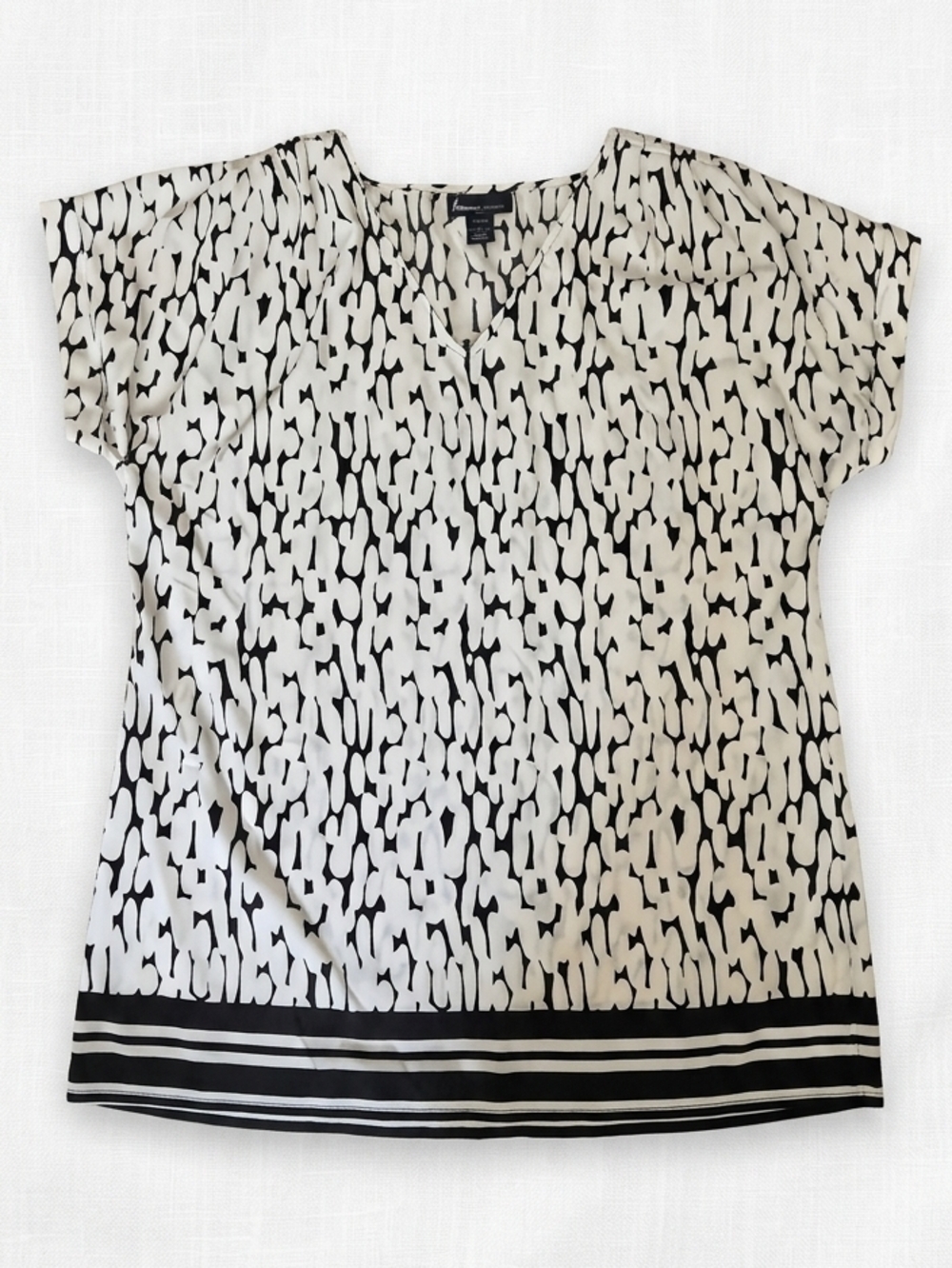 Lane Bryant Black & White Abstract V-Neck Blouse